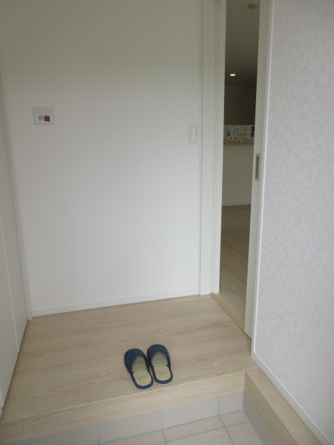 【仲介手数料無料】新築戸建　熊谷市赤城町1-161（全2棟）の玄関