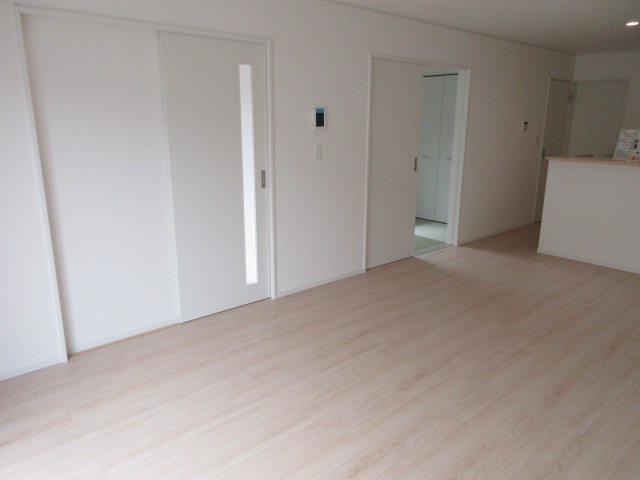 【仲介手数料無料】新築戸建　熊谷市赤城町1-161（全2棟）の居間・リビング