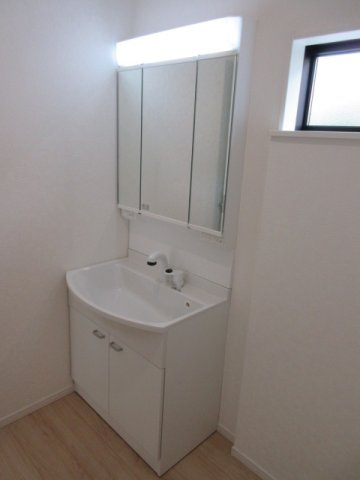 【仲介手数料無料】新築戸建　熊谷市赤城町1-161（全2棟）の独立洗面台