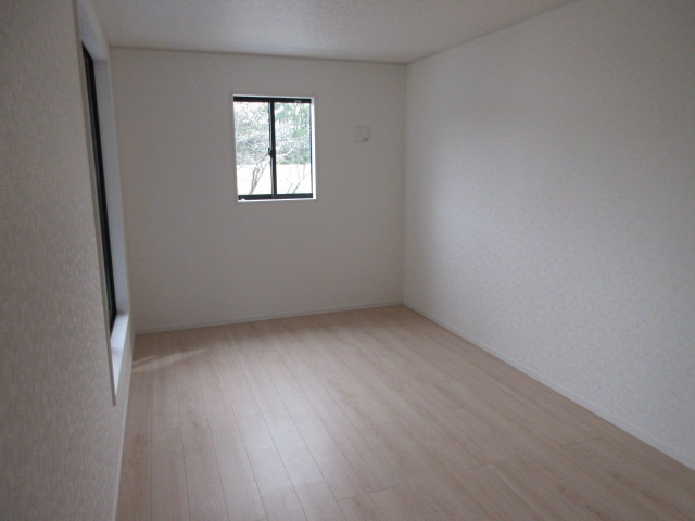 【仲介手数料無料】新築戸建　熊谷市赤城町1-161（全2棟）の洋室