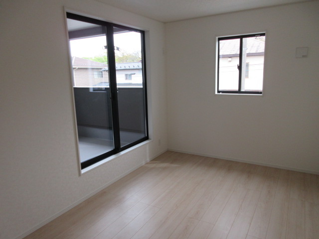 【仲介手数料無料】新築戸建　熊谷市赤城町1-161（全2棟）の洋室