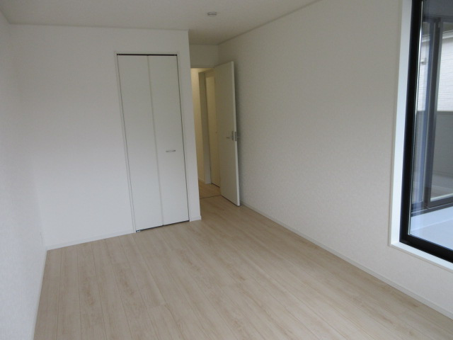 【仲介手数料無料】新築戸建　熊谷市赤城町1-161（全2棟）の洋室