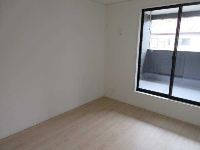 【仲介手数料無料】新築戸建　熊谷市赤城町1-161（全2棟）の洋室