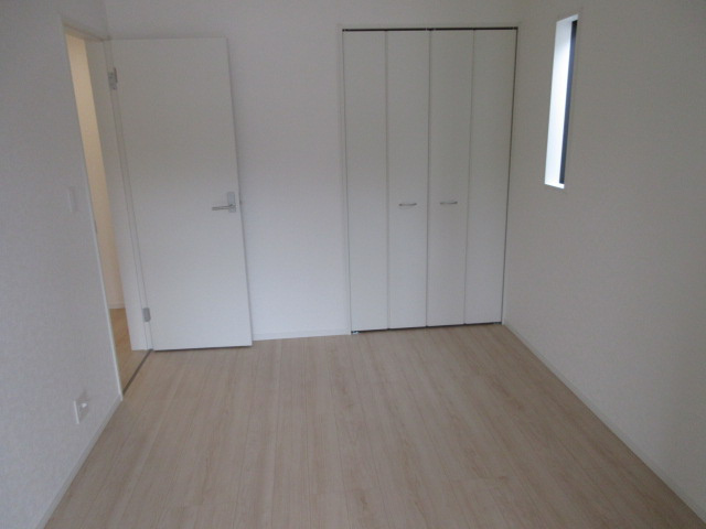 【仲介手数料無料】新築戸建　熊谷市赤城町1-161（全2棟）の洋室