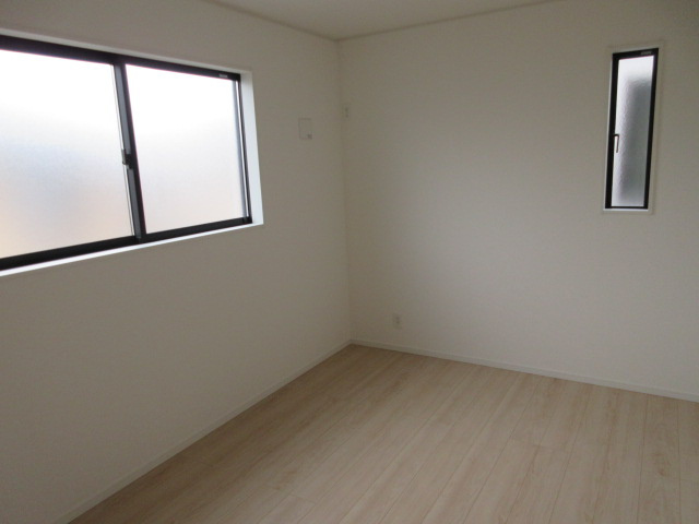 【仲介手数料無料】新築戸建　熊谷市赤城町1-161（全2棟）の洋室