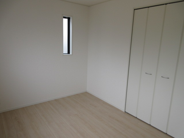 【仲介手数料無料】新築戸建　熊谷市赤城町1-161（全2棟）の洋室