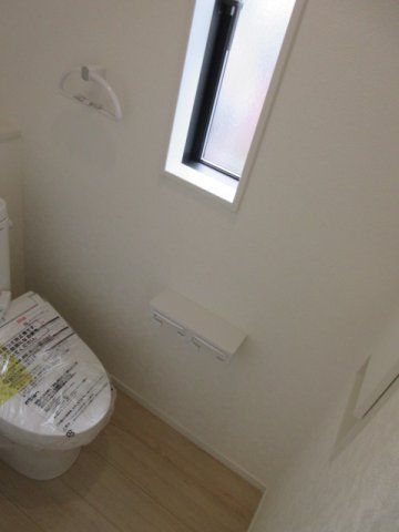 【仲介手数料無料】新築戸建　熊谷市赤城町1-161（全2棟）のトイレ