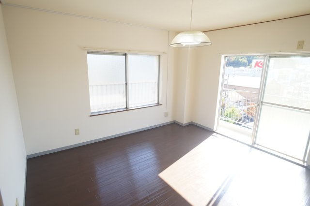 サニーハイツの洋室