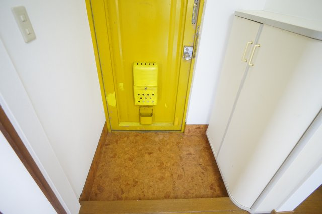 サニーハイツの玄関