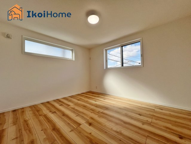 神戸市西区竜が岡2丁目全2棟2号地　新築戸建　の寝室|【ホームページに現地動画掲載中】●年中無休：当日予約可●収納が多く季節ものの家電も収納可能