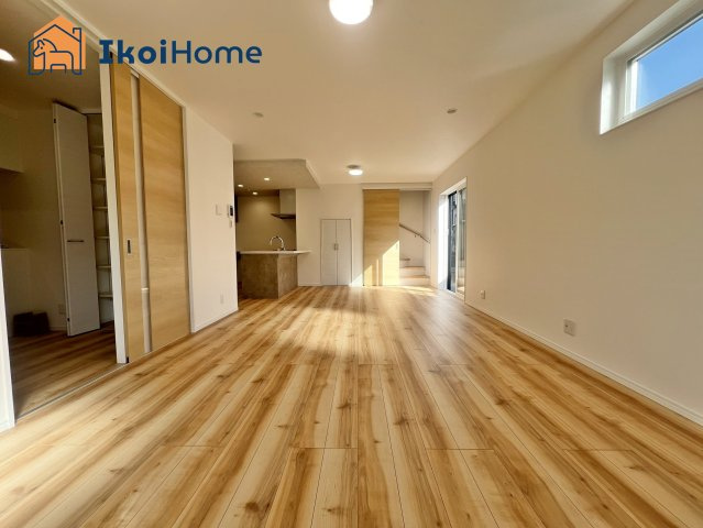 神戸市西区竜が岡2丁目全2棟2号地　新築戸建　の居間・リビング|【ホームページに現地動画掲載中】●年中無休：当日予約可●LDK20.5帖になります。2面採光！