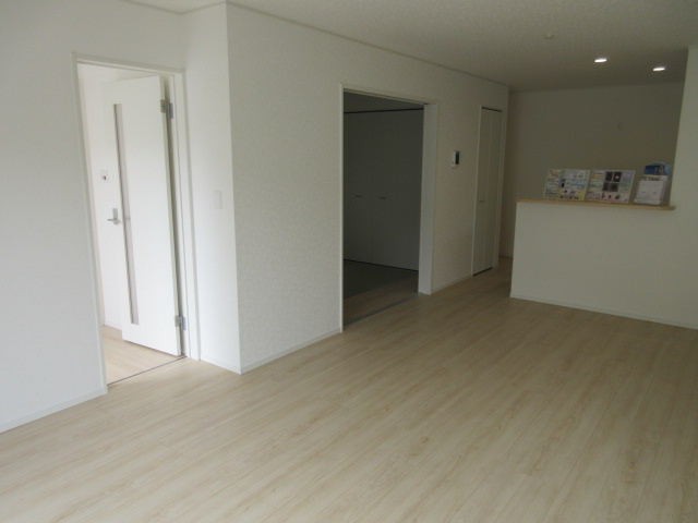 【仲介手数料無料】新築戸建　熊谷市赤城町1-161（全2棟）の居間・リビング