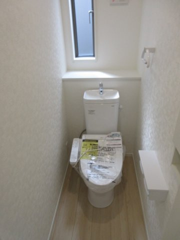 【仲介手数料無料】新築戸建　熊谷市赤城町1-161（全2棟）のトイレ
