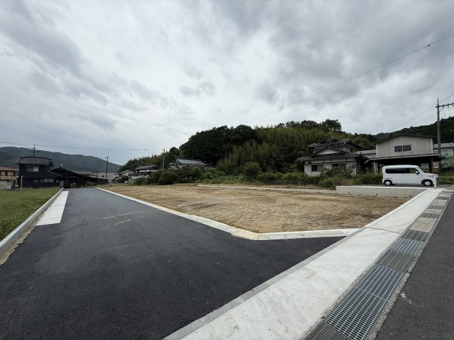 津山市平福　売土地　66坪の前面道路含む現地写真
