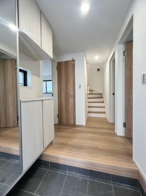 【玄関】 | 沼袋２丁目～「沼袋」駅６分・新築戸建～