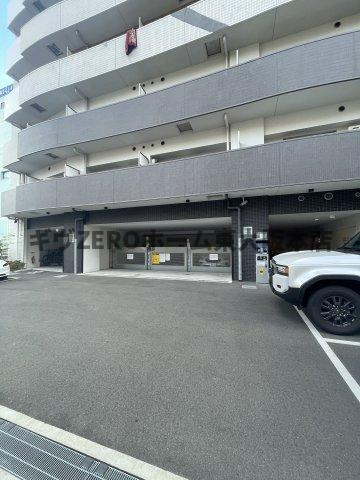 セレニテ本町東リアン　仲介手数料無料の駐車場