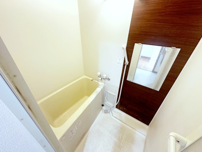 【浴室】 | アッパービレッジ根岸 | 浴室乾燥機付の浴室　※クリーニング前の写真です