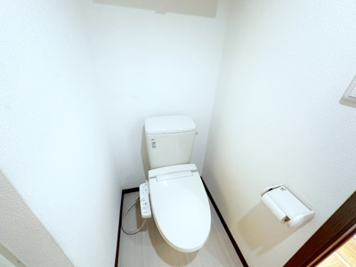 【トイレ】 | アッパービレッジ根岸 | 冬に嬉しい温水洗浄便座　※クリーニング前の写真です