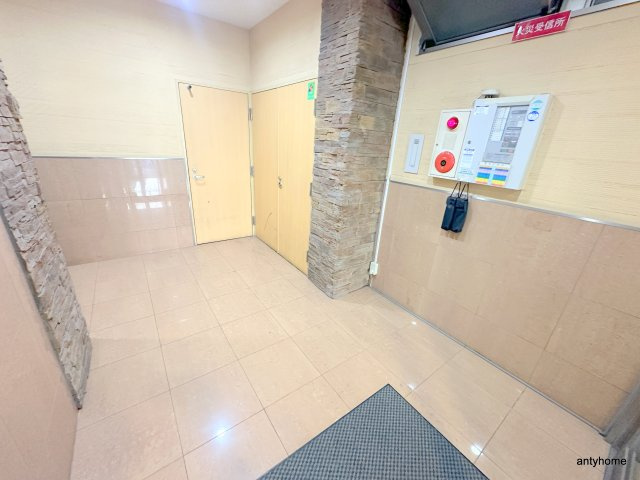 ジェイプライド難波南のロビー