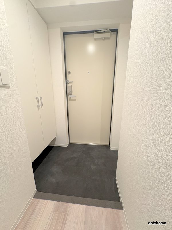 コンフォリア・リヴ淡路町一丁目　仲介手数料無料の玄関