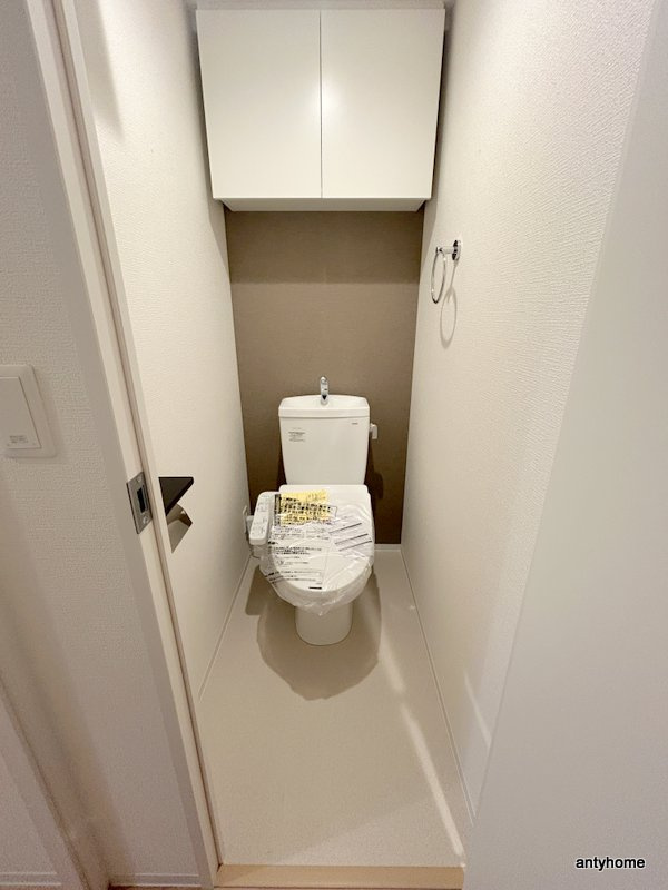 コンフォリア・リヴ淡路町一丁目　仲介手数料無料のトイレ