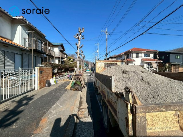 所沢市松が丘2丁目　中古戸建の前面道路含む現地写真|1月16日撮影