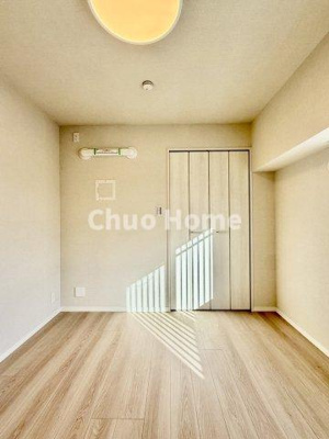 【子供部屋】 | ニックハイム渋江公園 | 【子供部屋】お子様を持つ家庭の約6割が「家族や子どものため」に購入を希望。入学後の転校を避け、広い空間でのびのび育てたいなどの親心が、家探しのきっかけになっているようです。