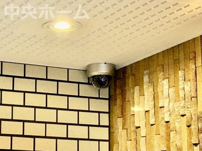 【防犯設備】 | ニックハイム渋江公園 | 【防犯カメラ】何かあった時の大事な証拠になることももちろんなりますが、防犯というくらいですので大事なのは防犯カメラがあることによって抑止力につながることですよね。