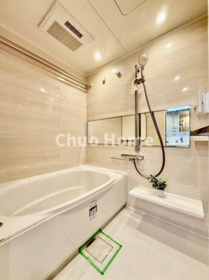 【浴室】 | ニックハイム渋江公園 | 【バスルーム】暖房換気乾燥機付きシステムバスルーム。暖房・冷風・換気・乾燥など、毎日を快適に過ごせるうれしい機能が揃っています。雨の日の洗濯物も安心です。