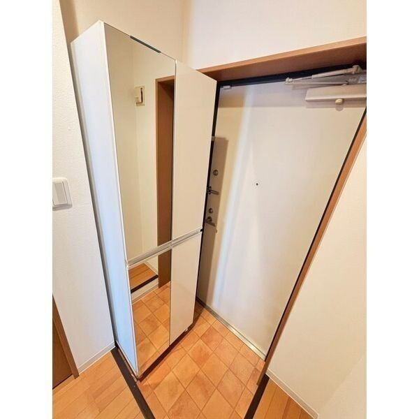 センターポイント吉志部の玄関