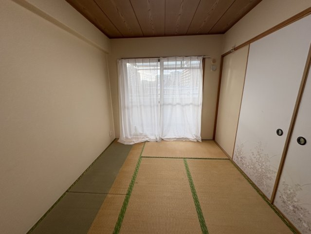 シオン西岡本の和室