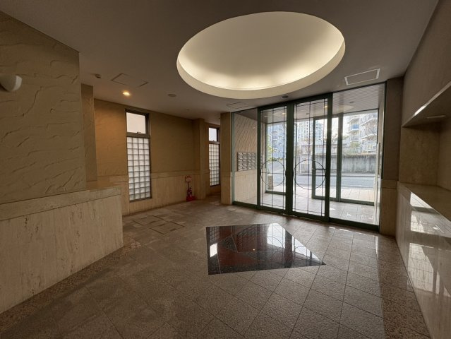 シオン西岡本のエントランス