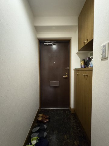 シオン西岡本の玄関
