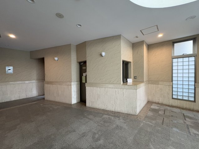 シオン西岡本のエントランス