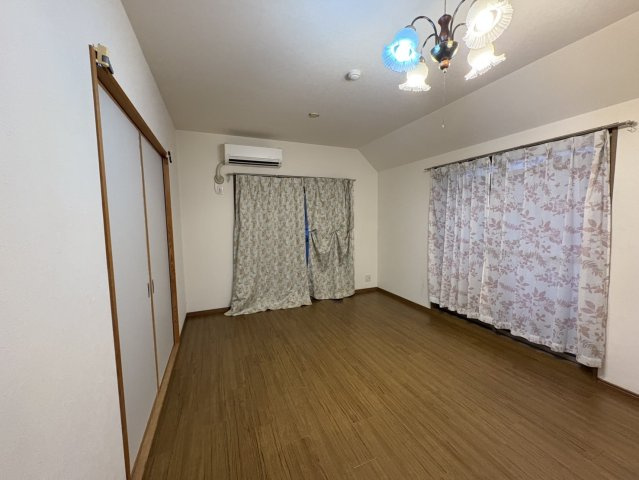 シオン西岡本の居間・リビング