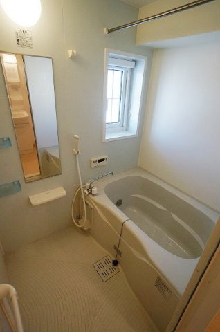 ノーブル桜岡の浴室