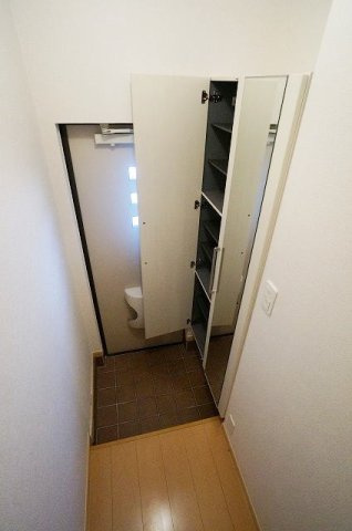 ノーブル桜岡の玄関