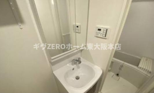 ファステート大阪ベースシティの独立洗面台