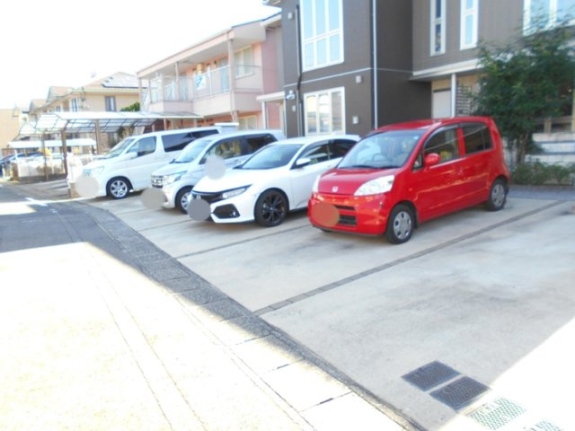 ラ・プレミール天神の駐車場