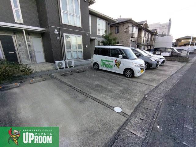 ラ・プレミール天神の駐車場