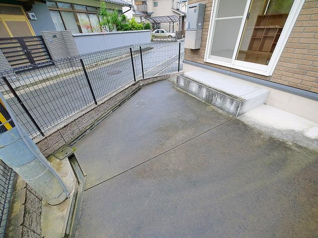 ディアコートⅢの庭|広い専用庭が付いています
