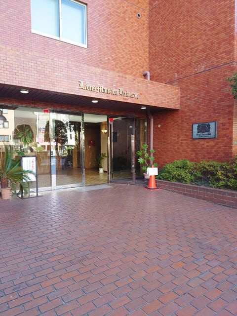 ライオンズマンション白山のエントランス