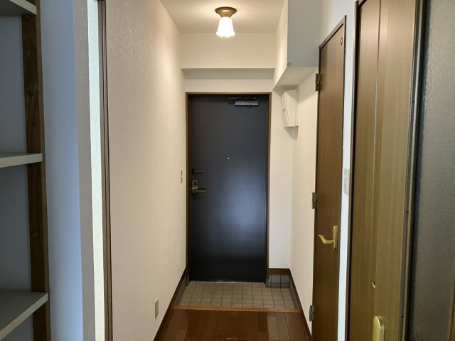 アメニティマンションの玄関