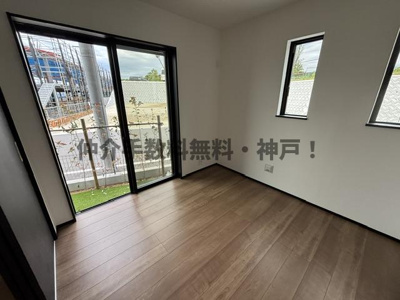 【洋室】 | 神戸市須磨区北須磨タウン　新築戸建I-4号棟　仲介手数料無料！ | 落ち着いた色調の洋室です