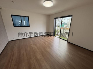 【居間・リビング】 | 神戸市須磨区北須磨タウン　新築戸建I-4号棟　仲介手数料無料！ | ゆったりとしたリビングです