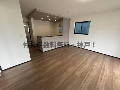【居間・リビング】 | 神戸市須磨区北須磨タウン　新築戸建I-4号棟　仲介手数料無料！ | ゆったり過ごせる居間です