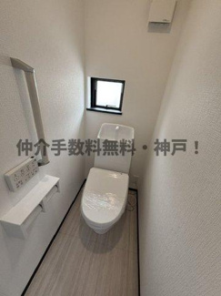 【トイレ】 | 神戸市須磨区北須磨タウン　新築戸建I-4号棟　仲介手数料無料！ | 落ち着いたトイレです