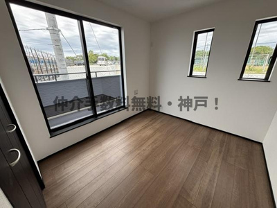 【洋室】 | 神戸市須磨区北須磨タウン　新築戸建I-4号棟　仲介手数料無料！ | 落ち着いた色調の洋室です