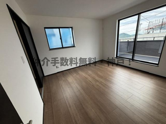【洋室】 | 神戸市須磨区北須磨タウン　新築戸建I-4号棟　仲介手数料無料！ | 明るい洋室です