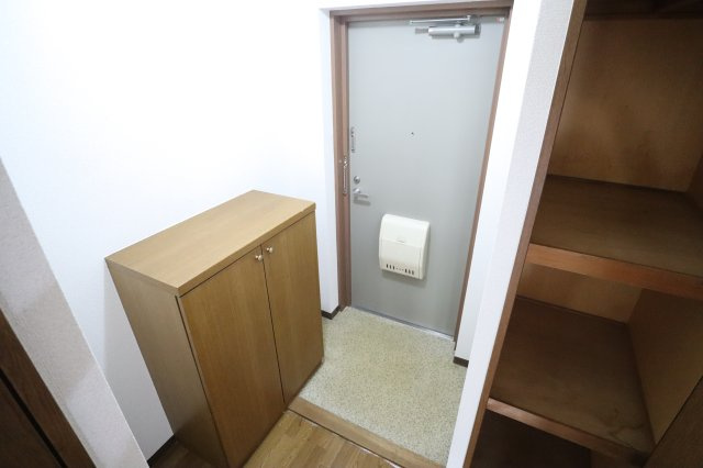 サンローレル生駒の玄関